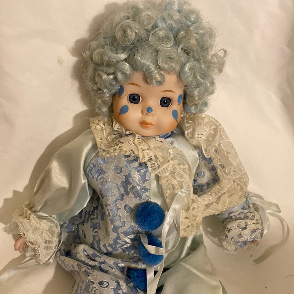 1989 Brinns collectible clown doll porcelain